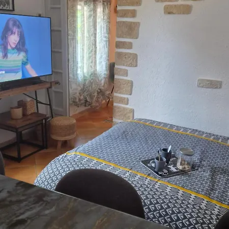 Coquet A La Campagne Citadine Апартаменты *