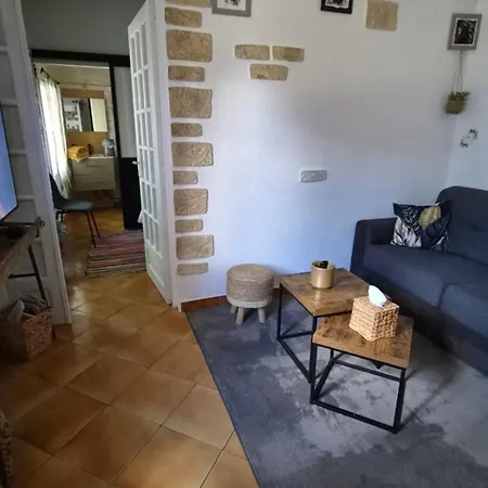 Coquet A La Campagne Citadine Nîmes